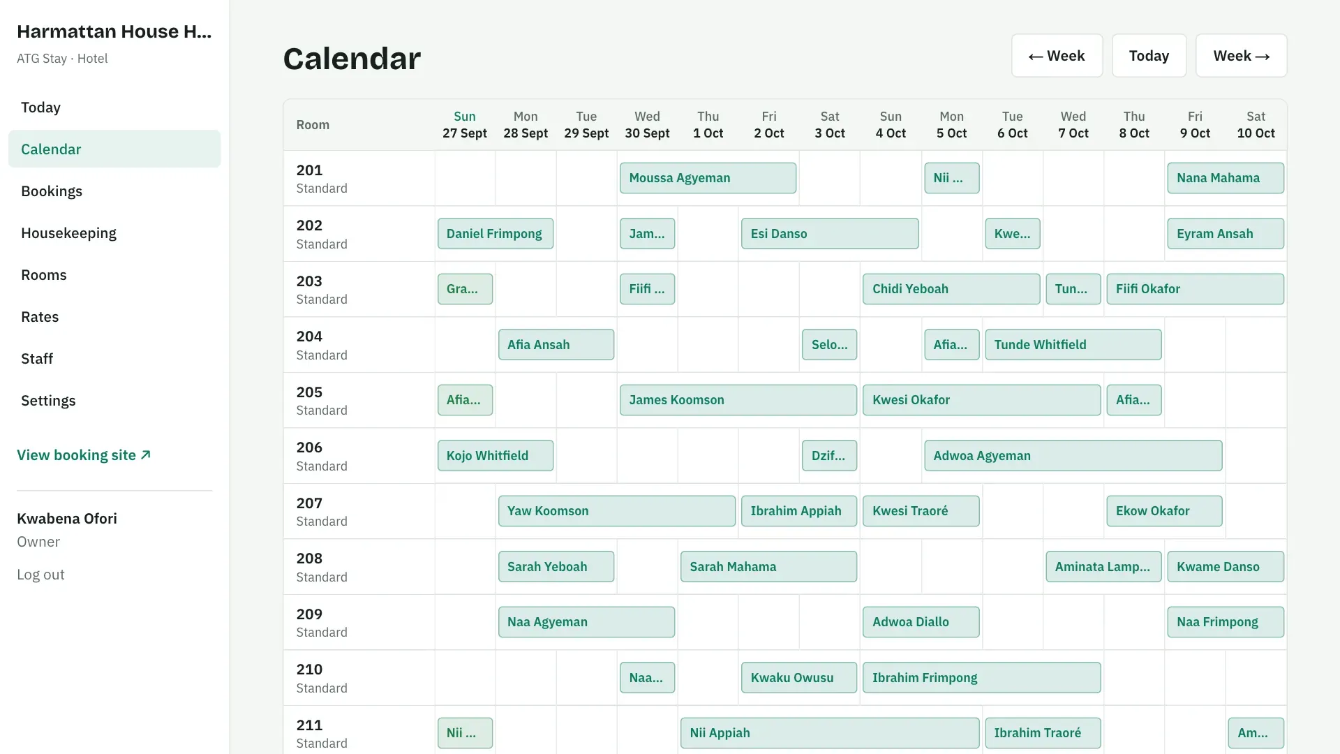 The GH Place calendar for a demo hotel: rooms down the side, two weeks across, and a bar for each booking.